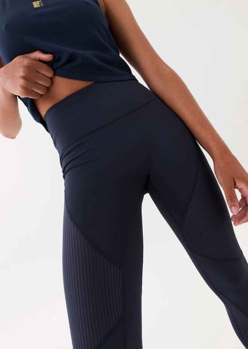 FREE PLAY LEGGING IN MIDNIGHT NAVY